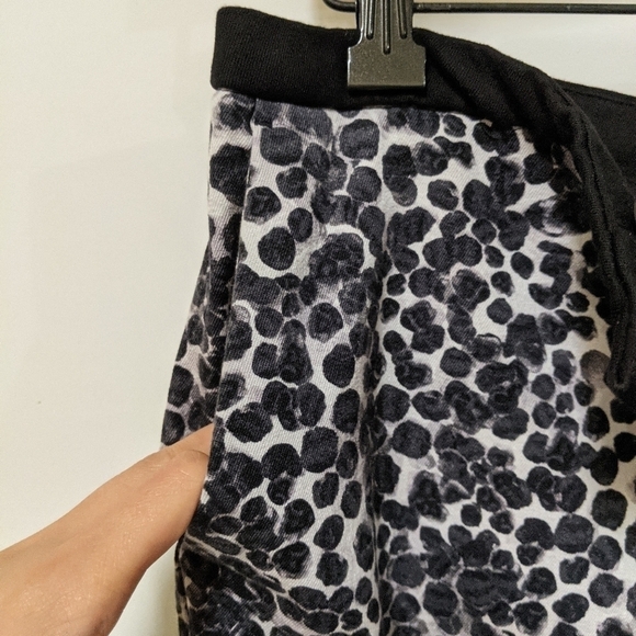✨4 for $20✨ H&M Spotted Skinny Stretchy Pants Black White 10 Work Office Preppy - Picture 5 of 9